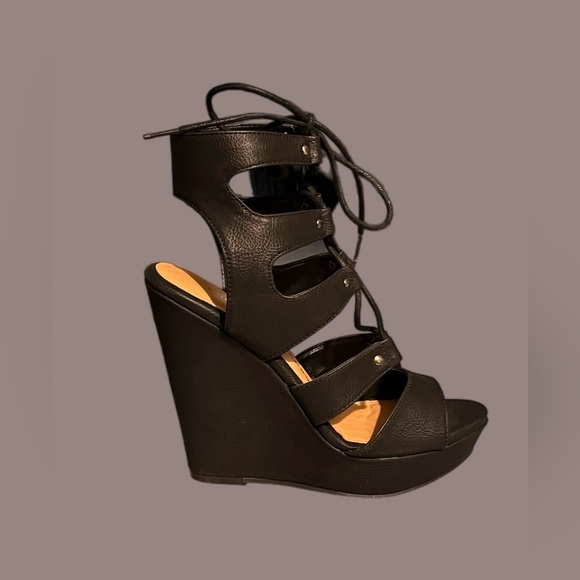 NWT Sexy Black 5 inch Wedges by Chinese Laundry